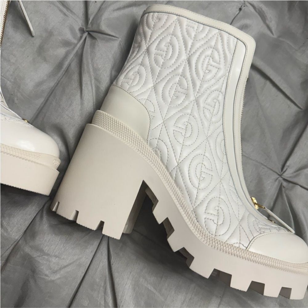 Gucci Women’s White Quilted Leather Zip Boots – Size 10 – Brand New With Box - Picture 3 of 12